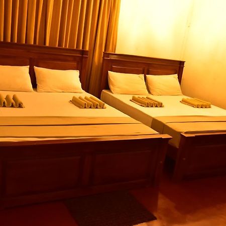 Yoho Mount Waves Hotel Colombo Exterior photo