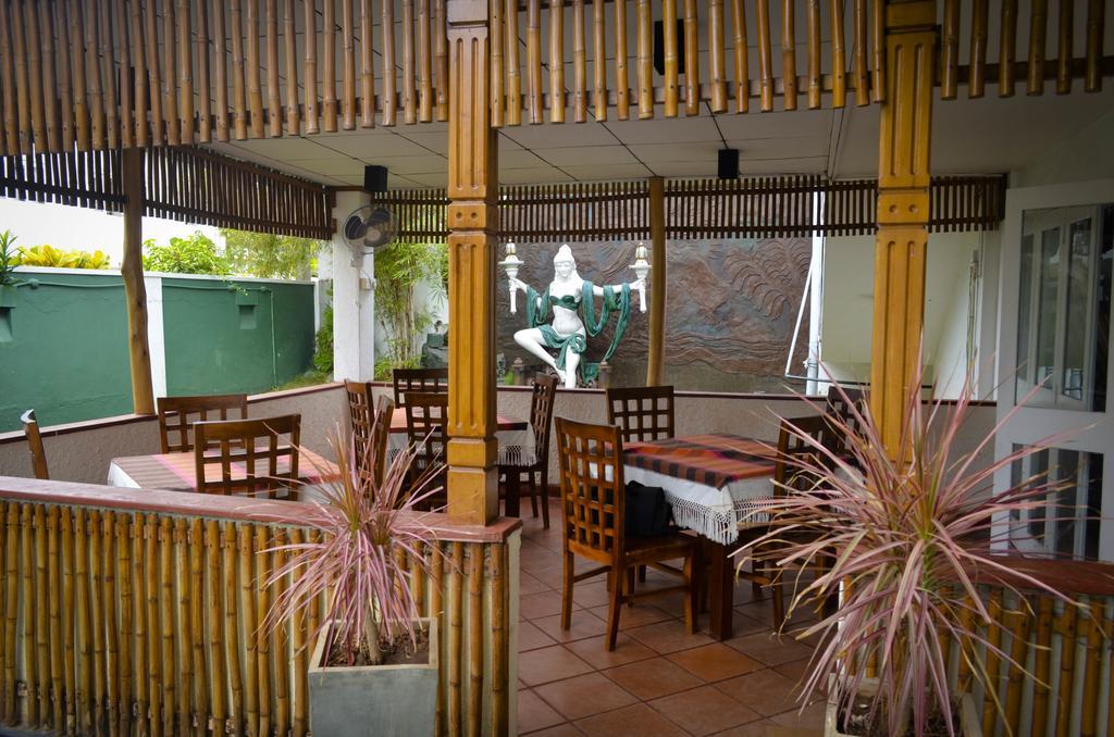 Yoho Mount Waves Hotel Colombo Exterior photo
