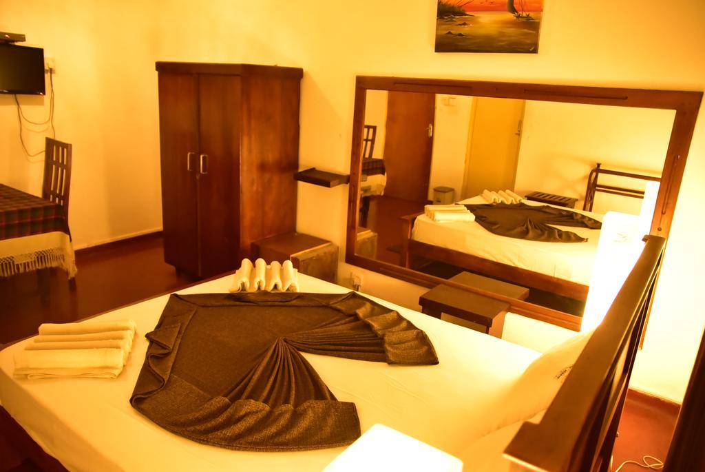 Yoho Mount Waves Hotel Colombo Exterior photo
